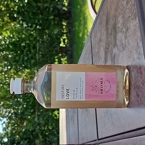 NEW Rose & Vanilla body wash + foam bath from bath and body works